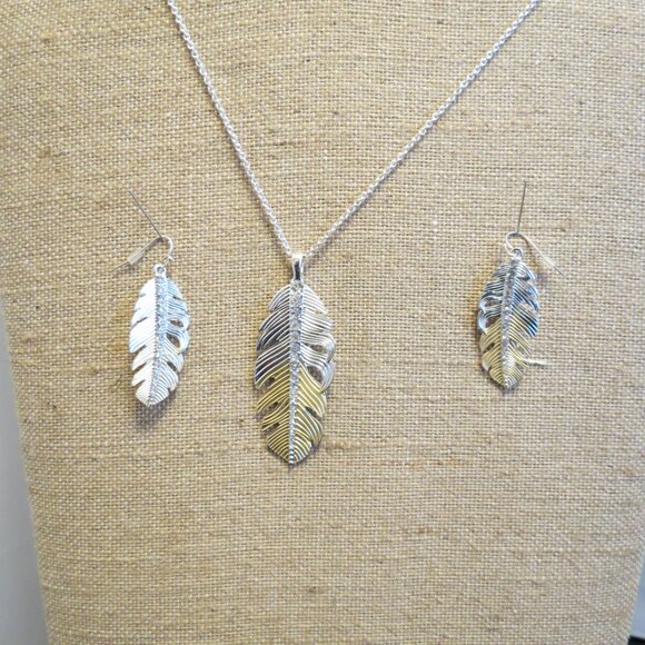 Avon Silver and Gold Feather Necklace Set - Picture 3 of 4